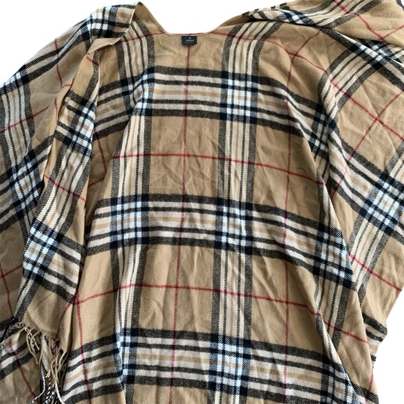V. FRAAS Plaid Tartan Pattern Wrap Around Fringe Poncho - Picture 2 of 5